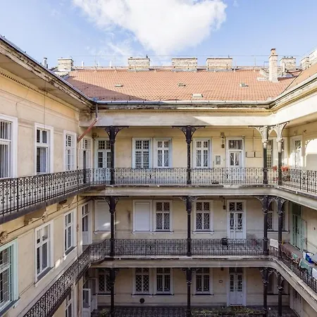 Wellness Penthouse Sauna & Jacuzzi-heart Of Appartement Budapest